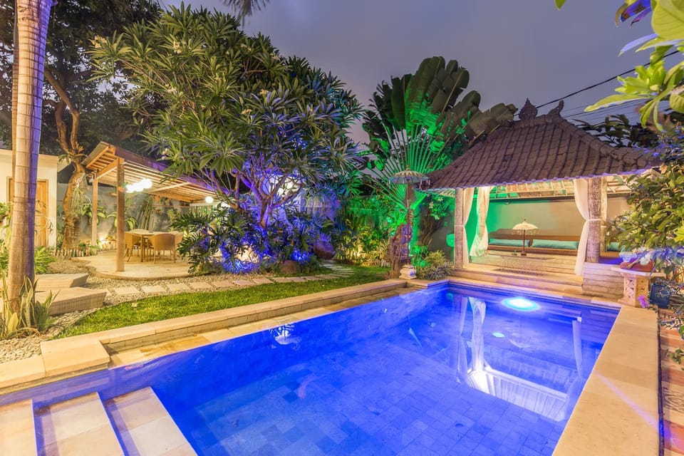 Night, Pool view