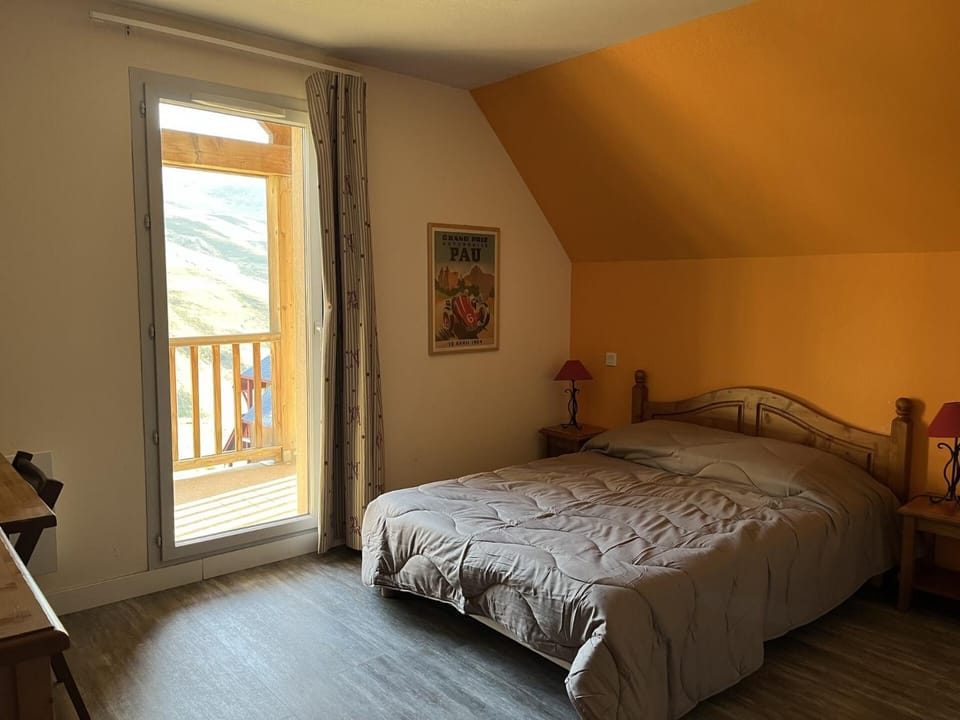 Résidence Hameau De Balestas Mp - T3/6pers CHEVECHE 04-Peyresourde MAE-9454 Apartment in Occitanie
