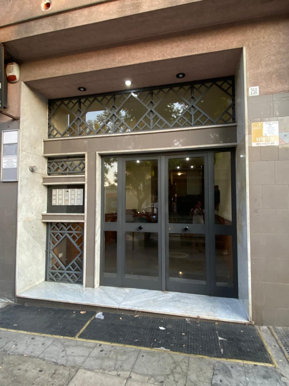 Facade/entrance
