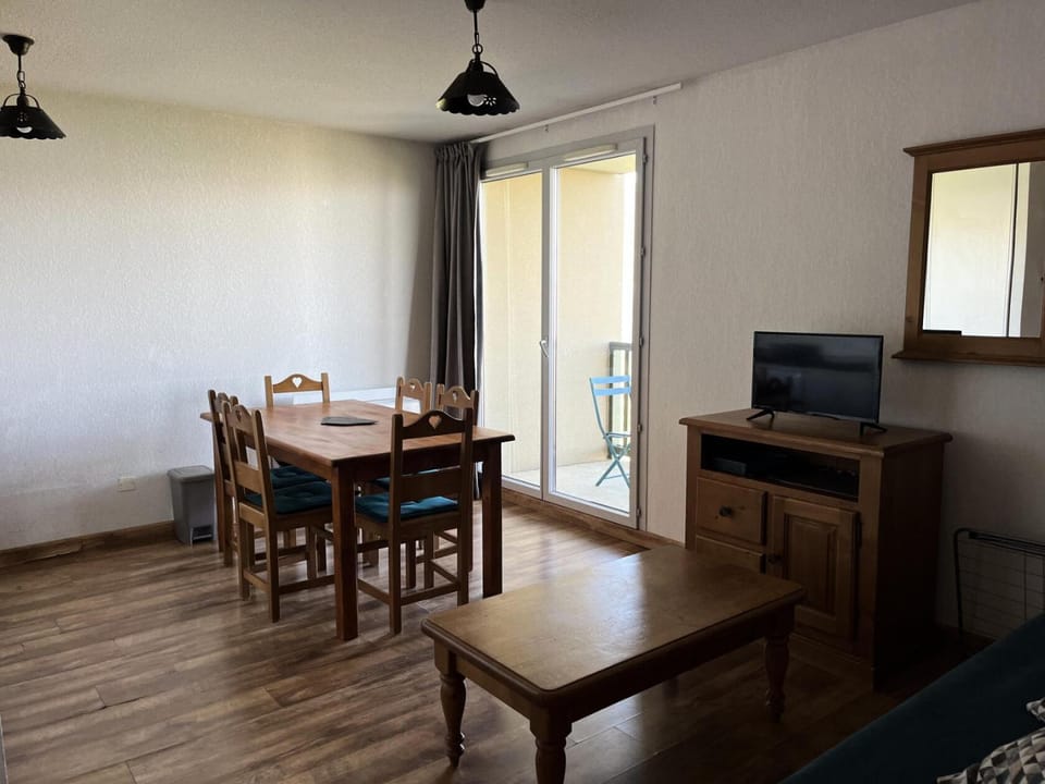 Résidence Hameau De Balestas Mp - T3/6pers ABELLANS 112-Peyresourde MAE-9474 Apartment in Catalonia