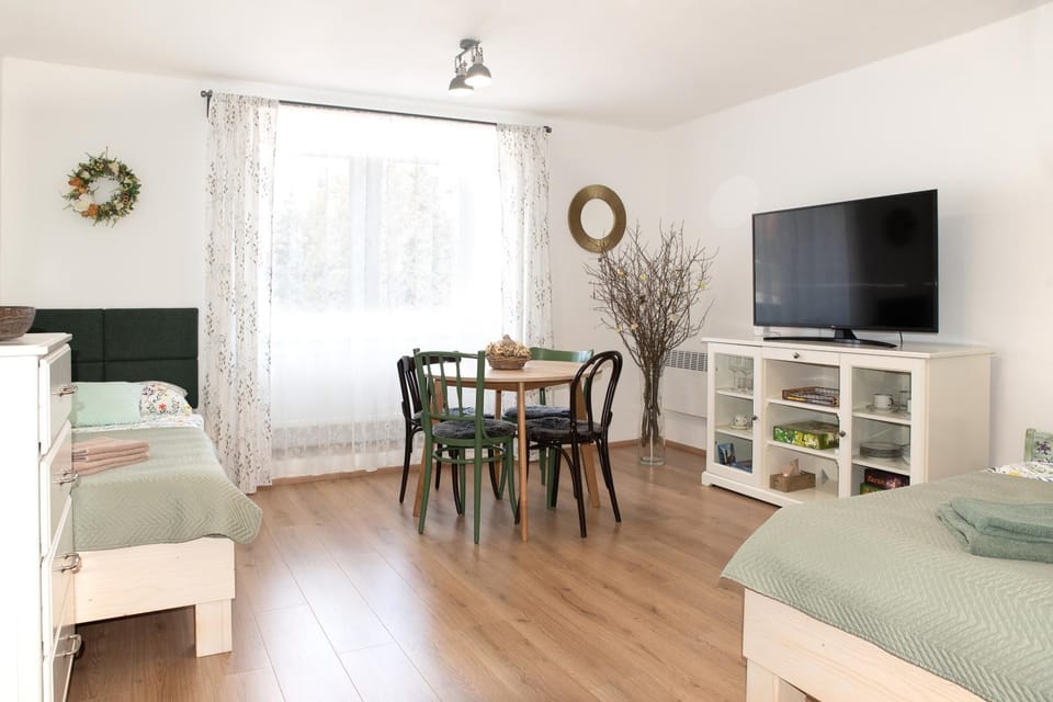 Bed, TV and multimedia, Photo of the whole room, Seating area