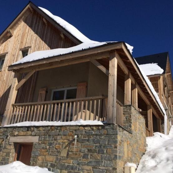 Résidence Hameau De Balestas Mp - T3/6pers CHEVECHE 04-Peyresourde MAE-9554 Apartment in Occitanie