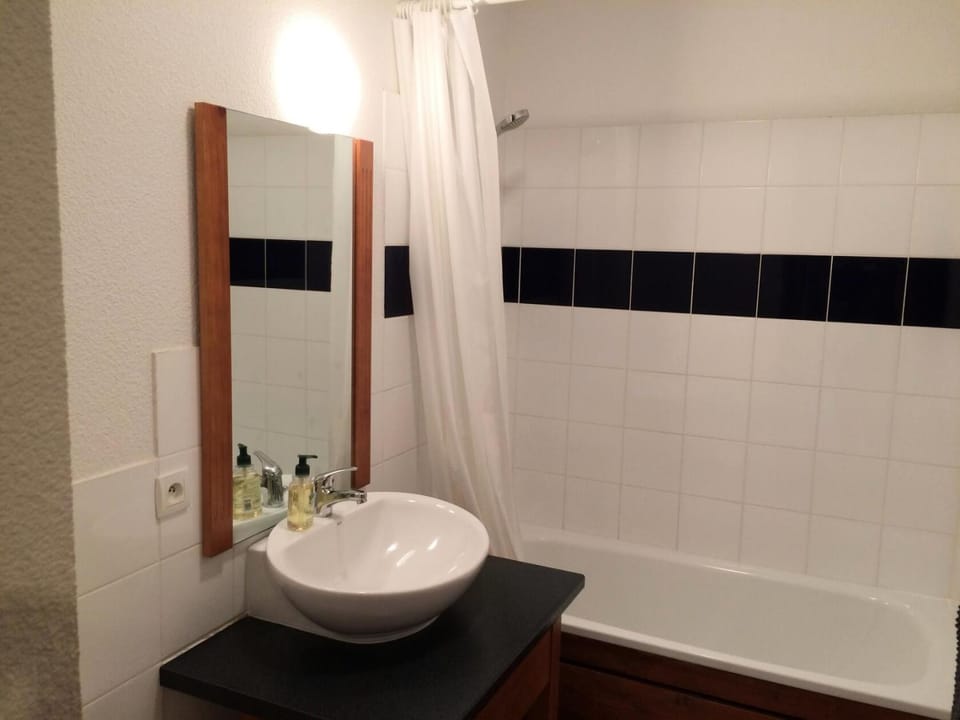 Résidence Hameau De Balestas Mp - T2/4pers LINOTTE 5- Peyresourde MAE-9924 Apartment in Catalonia
