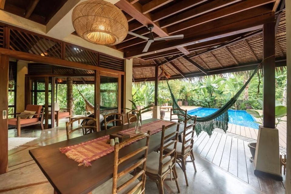 Alaia Hideaway Villa in General Luna