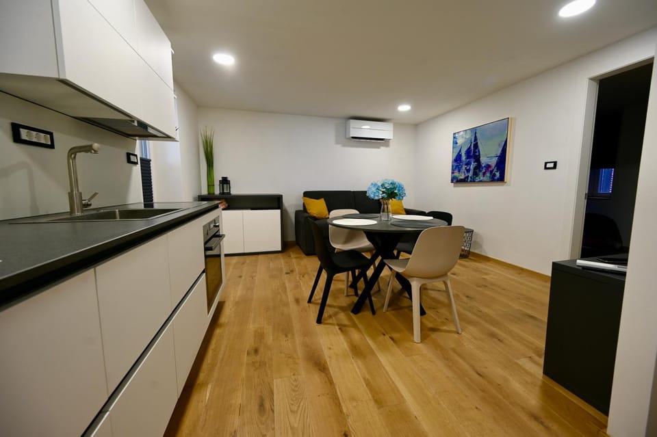 Kitchen or kitchenette, Seating area, Dining area