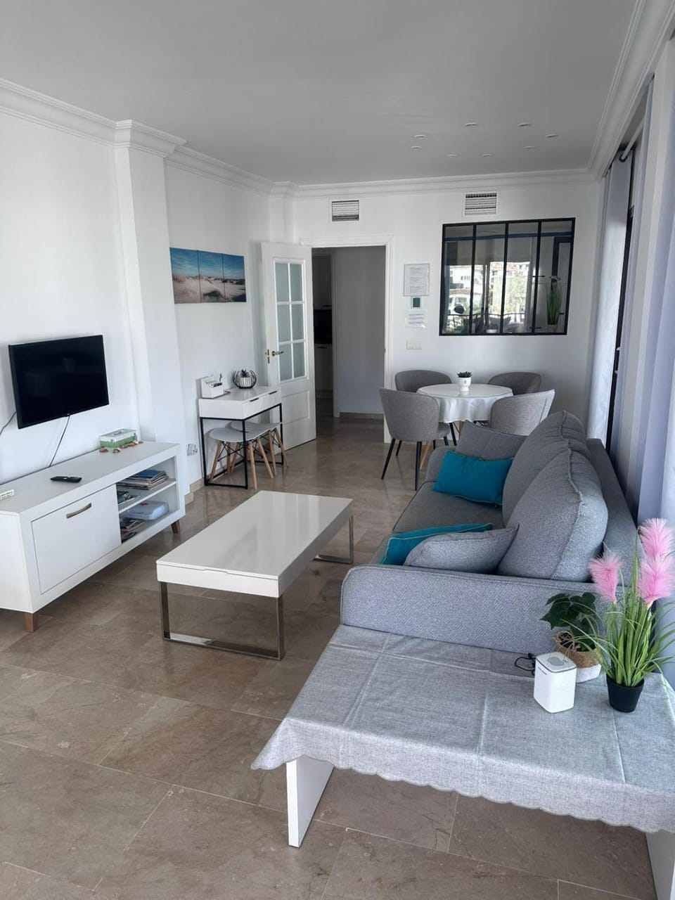 Communal lounge/ TV room, Living room