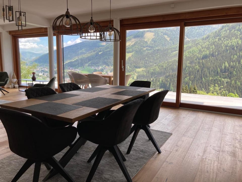 Dining area, Mountain view