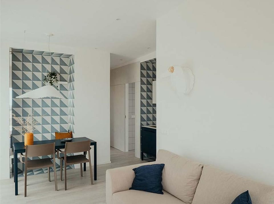 Coffee/tea facilities, Living room, Seating area, Dining area, Swimming pool