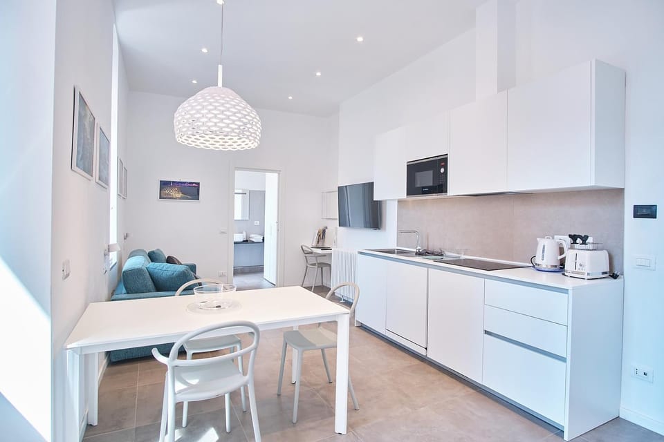 TV and multimedia, Coffee/tea facilities, Kitchen or kitchenette, Living room, Seating area, Dining area, minibar, stove