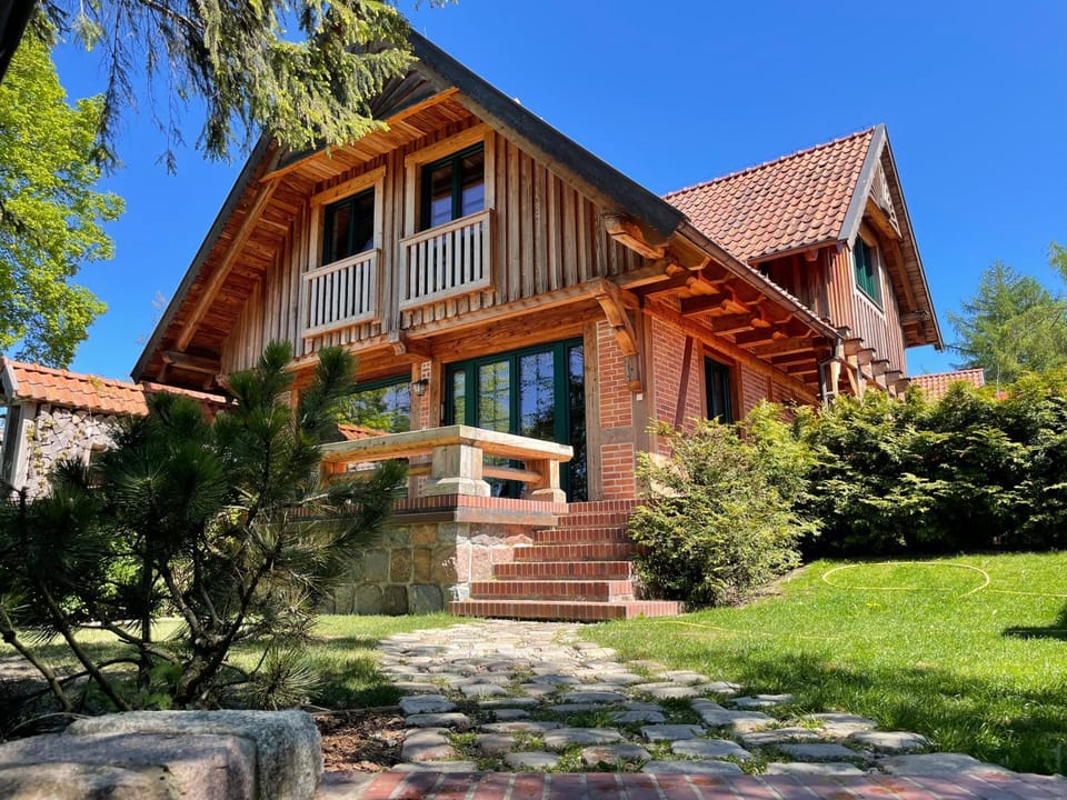 Property building, Facade/entrance, Garden, Garden view