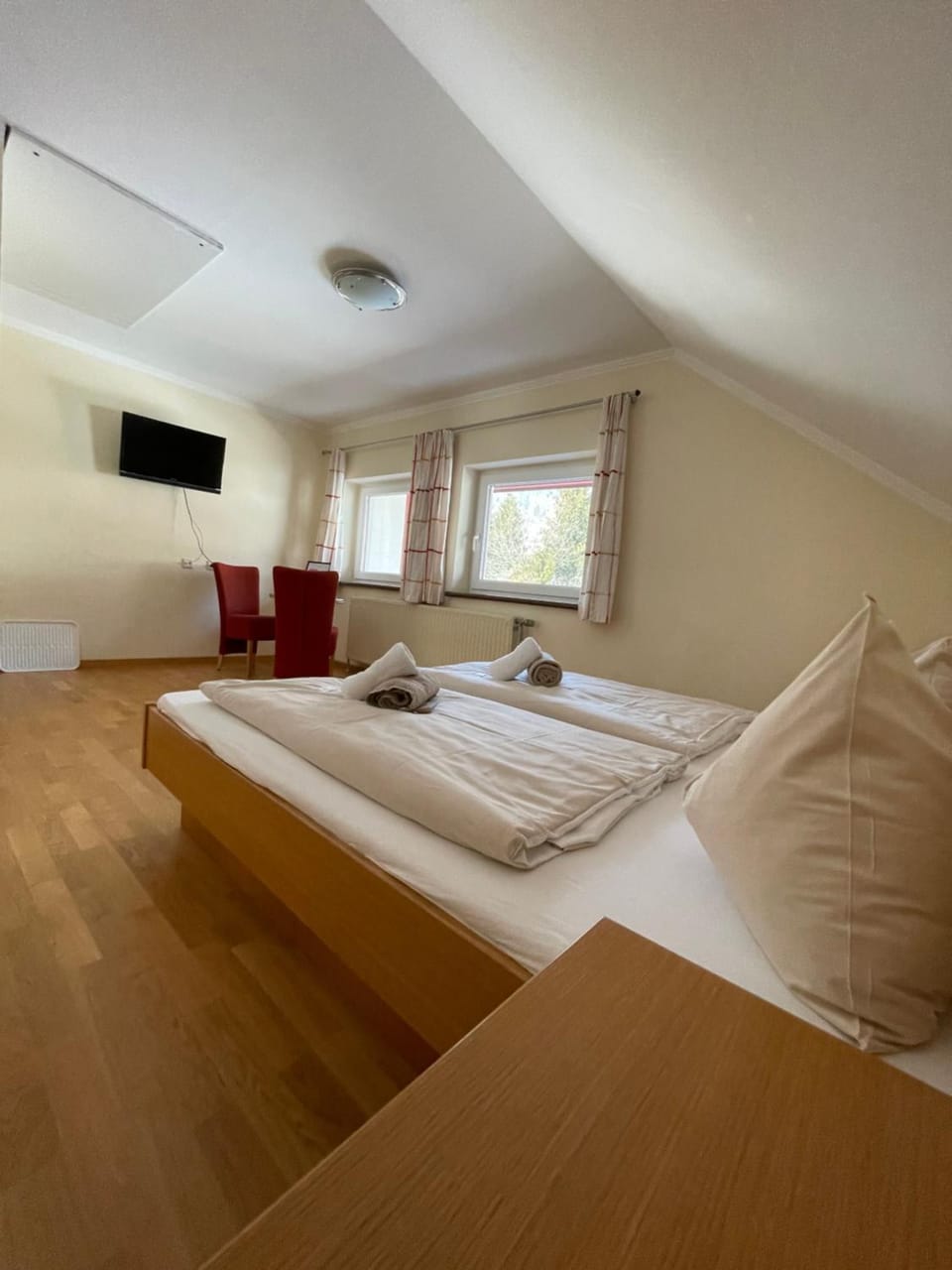 Bed, Photo of the whole room