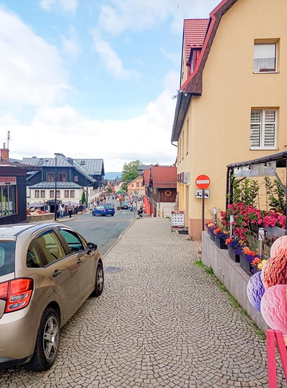 City view, Street view