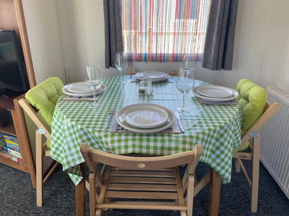 27 Tower View Pevensey Bay Holiday Park Chalet in Eastbourne