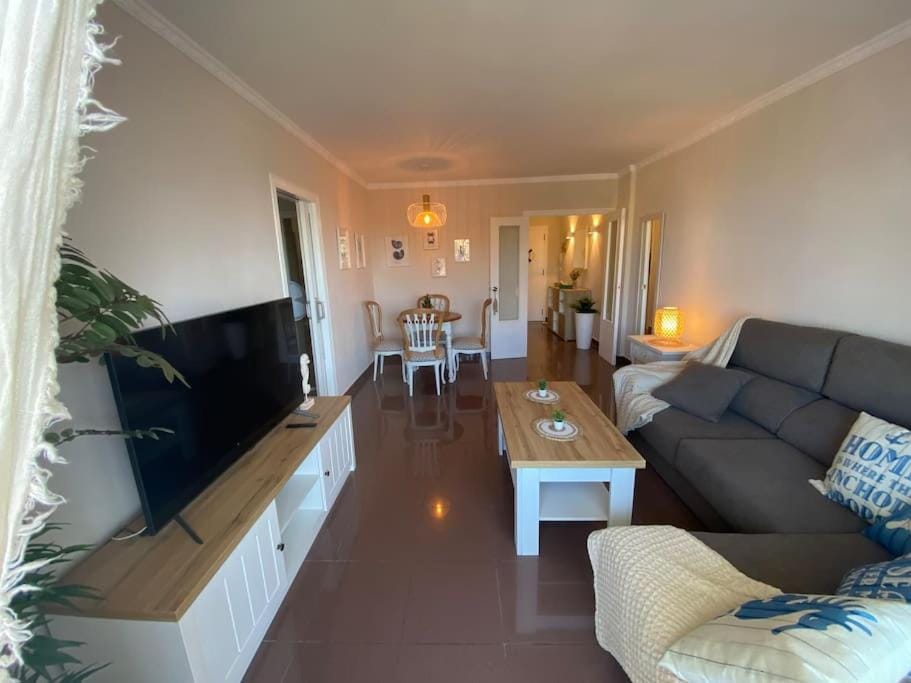 TV and multimedia, Living room, Lounge or bar