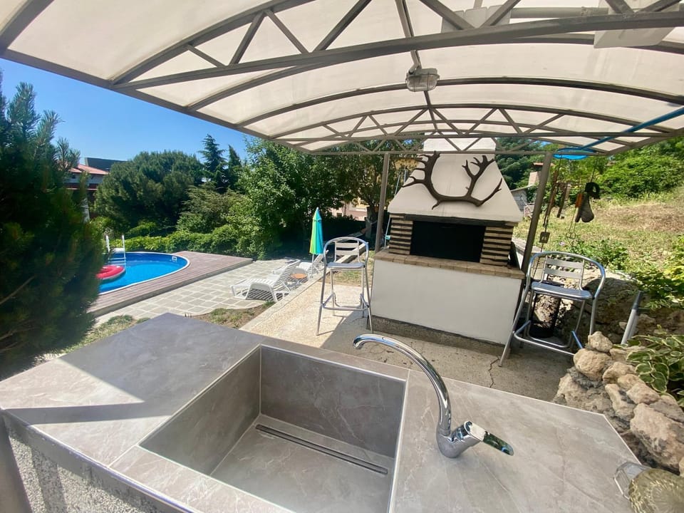 Villa Stella - private house with parking spot, pool and sea view Villa in Varna
