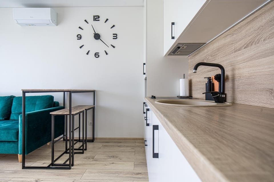 Coffee/tea facilities, Kitchen or kitchenette, Living room, Dining area