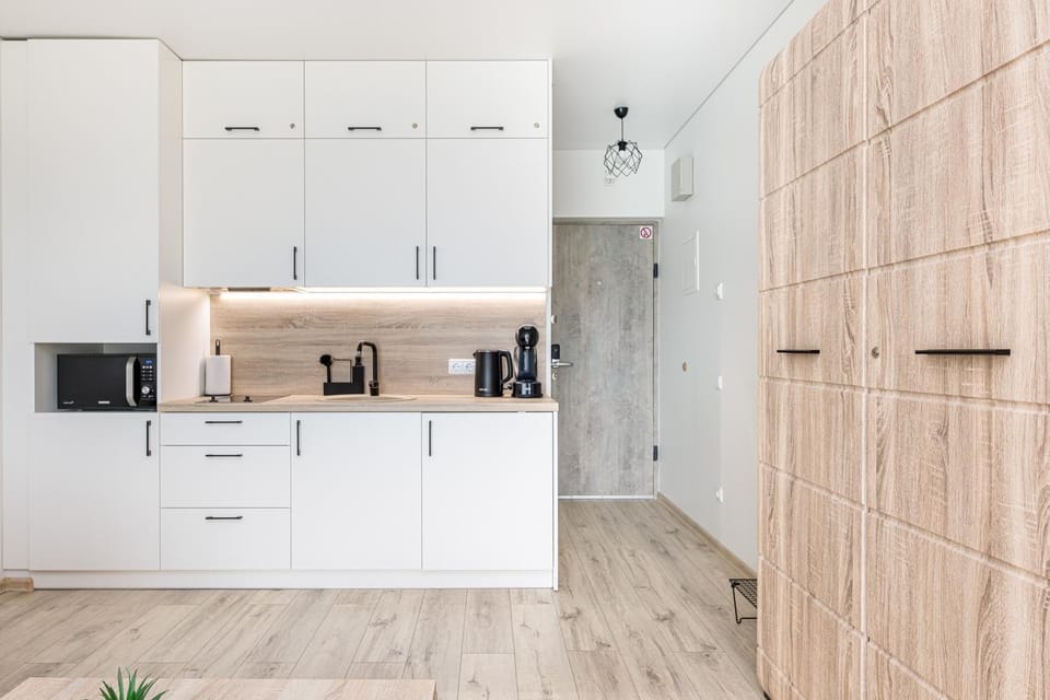 Coffee/tea facilities, Kitchen or kitchenette, stove