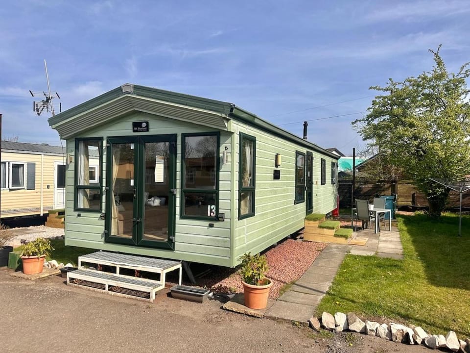 2-Bedroom Caravan Located in Uddingston, Glasgow at Maryville Caravan Site Chalet in Glasgow