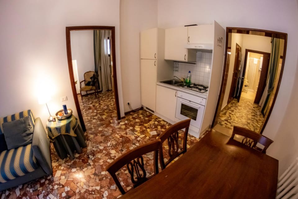 Kitchen or kitchenette, Seating area, Dining area