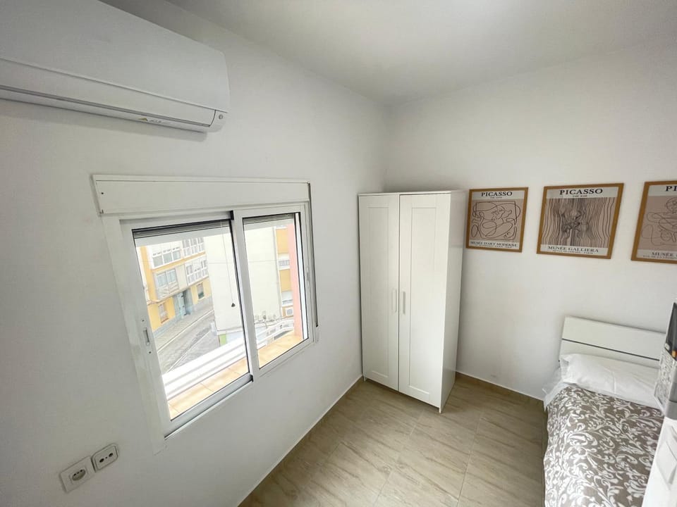 Bed, Bedroom, wardrobe, air conditioner