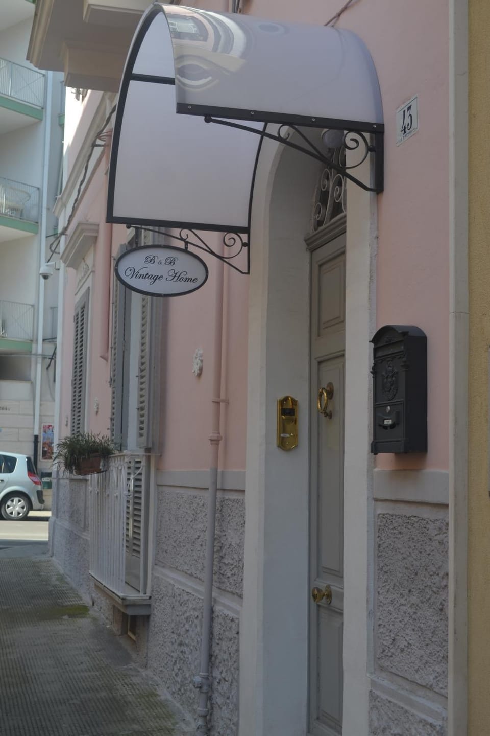 Facade/entrance