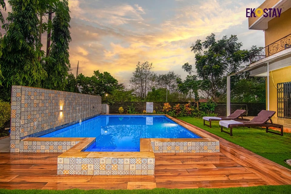 Property building, Natural landscape, Garden, Garden view, Swimming pool