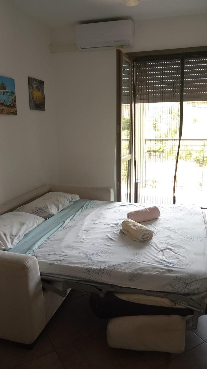 Bed, Photo of the whole room, towels