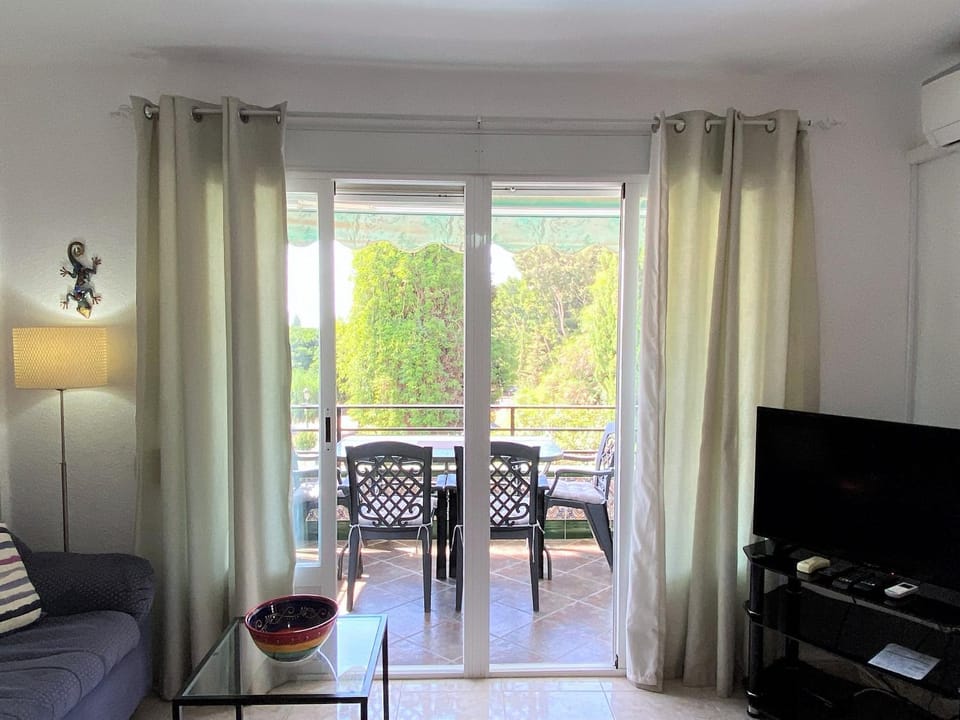 Communal lounge/ TV room, Living room