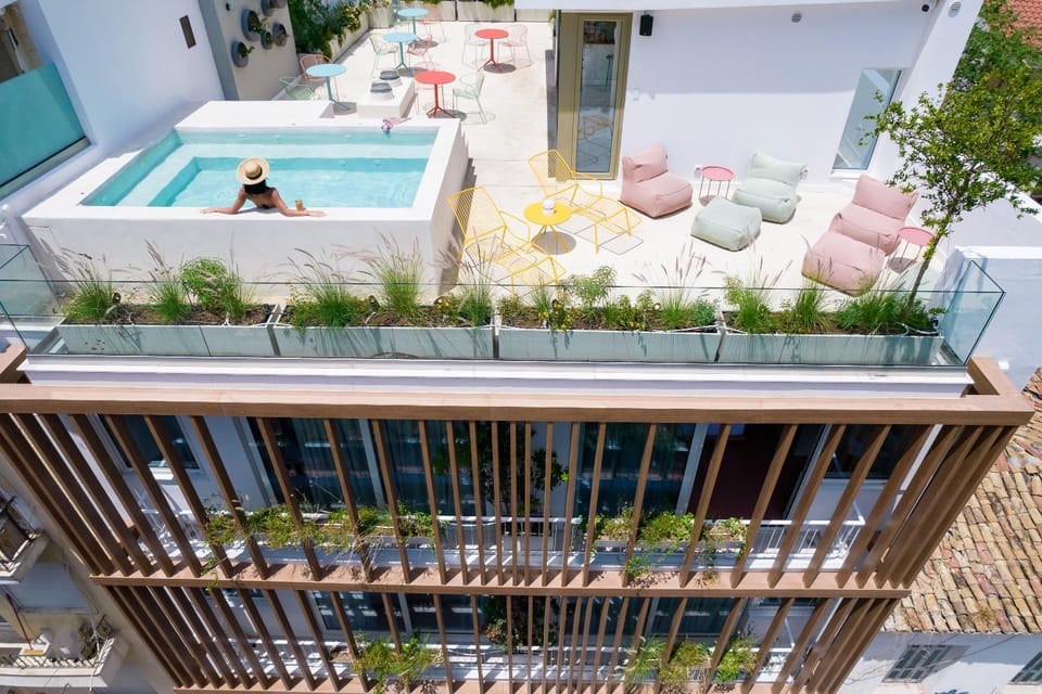 Property building, Balcony/Terrace, Swimming pool