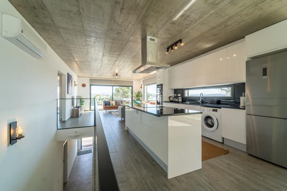 As Andorinhas - Walking distance to Monte Clerigo and Amoreira beaches Villa in Faro District