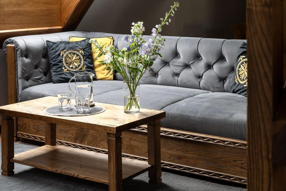 Living room, Seating area