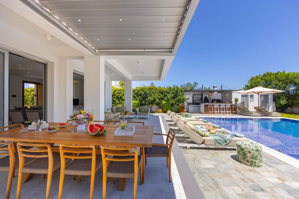 Property building, Patio, Day, View (from property/room), Balcony/Terrace, Dining area, Pool view, Swimming pool, sunbed