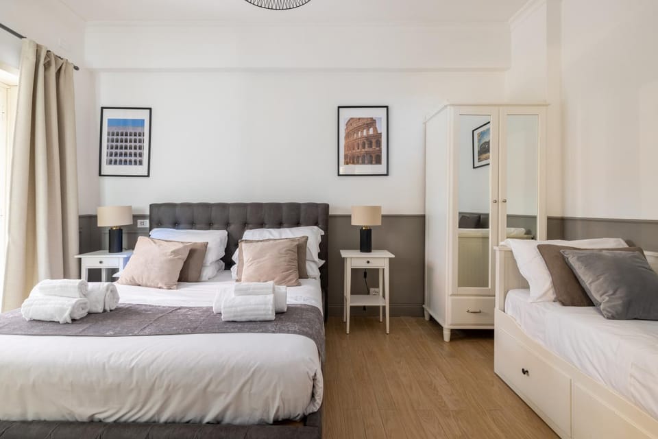 Bed, Photo of the whole room, Bedroom, towels