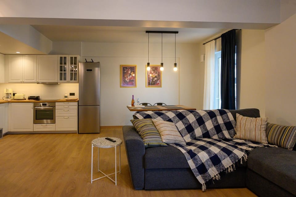 Coffee/tea facilities, Living room, Decorative detail, Seating area, Dining area, On site, Guests, Area and facilities, Drinks, group of guests, Family, dishwasher, hair dresser, locker, pet friendly, stove, toaster, kitchen, air conditioner