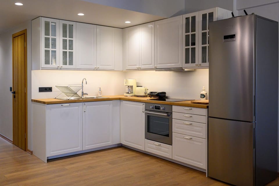 Toilet, Day, Coffee/tea facilities, On site, Guests, Area and facilities, Lunch, group of guests, Family, dishwasher, locker, pet friendly, stove, toaster, kitchen, air conditioner
