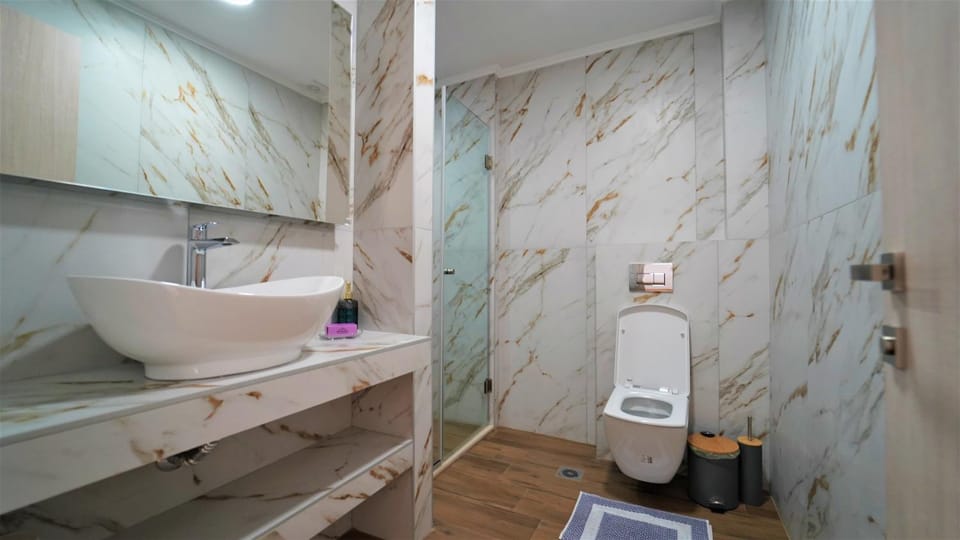 Bathroom, towels
