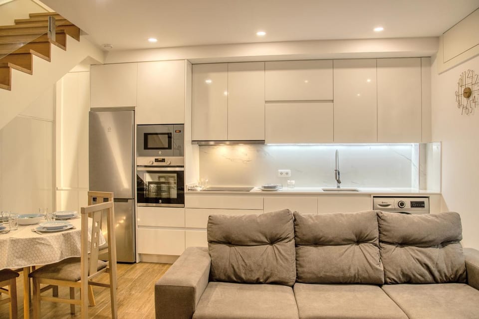 Kitchen or kitchenette, Living room, Seating area, Dining area