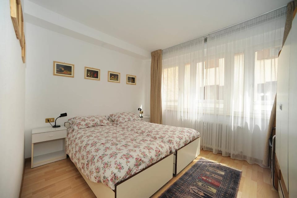 Day, Photo of the whole room