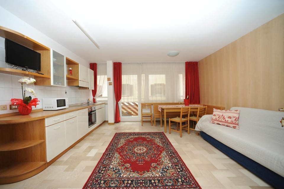 Day, Living room