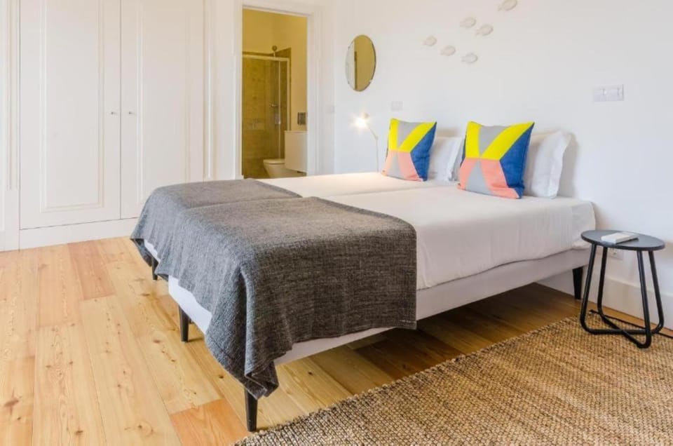 Bed, Bathroom, Photo of the whole room, Bedroom, wardrobe