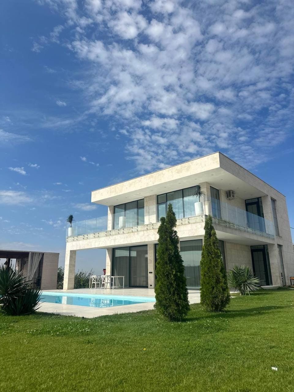 Property building, Garden, Swimming pool