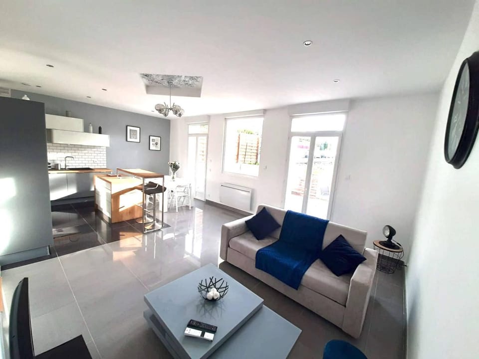 Communal lounge/ TV room, Living room