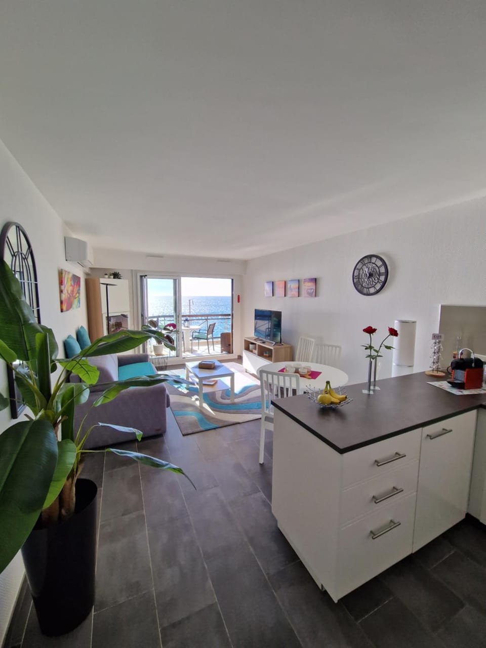 VILLA MAUPASSANT BORD DE MER Apartment in Cannes