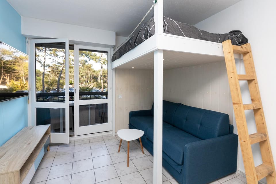 Property building, Living room, Bedroom