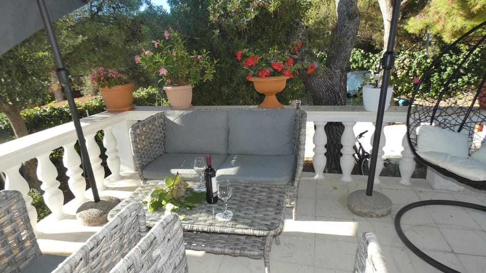 Property building, Balcony/Terrace, Balcony/Terrace