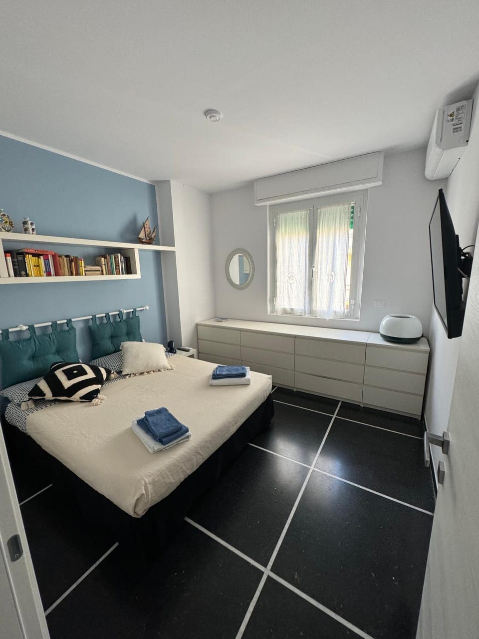 View (from property/room), Bedroom, air conditioner