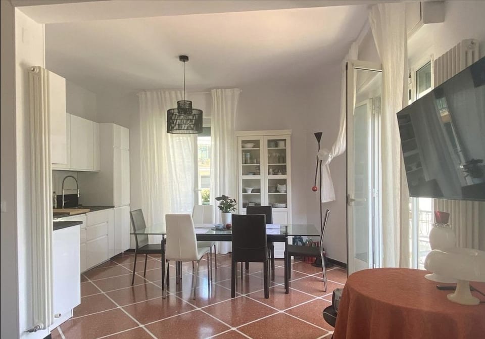 Dining area, kitchen