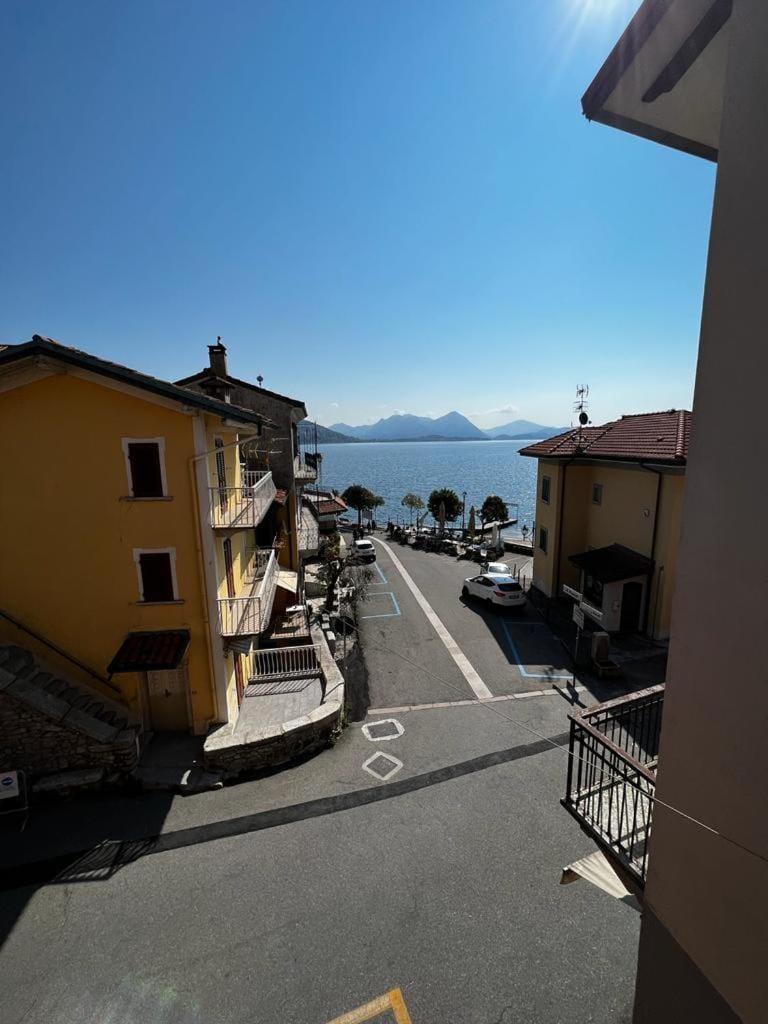 Day, Natural landscape, Balcony/Terrace, Lake view, Mountain view, Parking