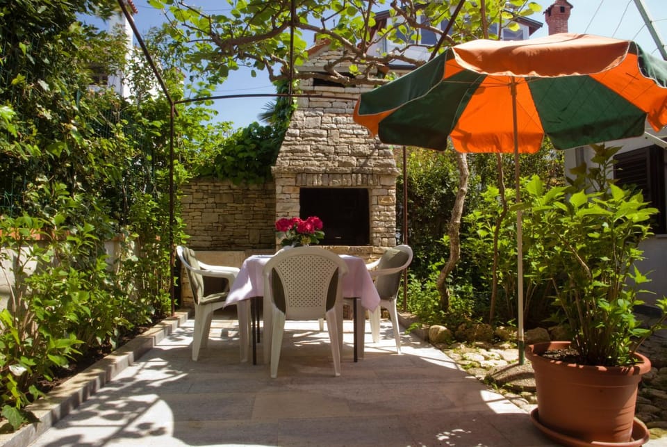 BBQ facilities, Seating area
