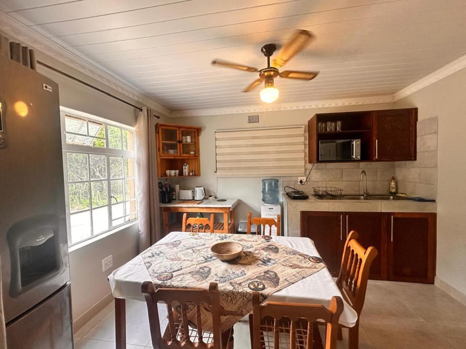 Dining area, kitchen